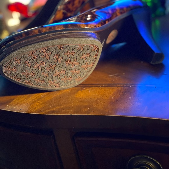 Gorgeous Sofft patent tortoise shell pumps sz 8.5 3” heel - Picture 4 of 4